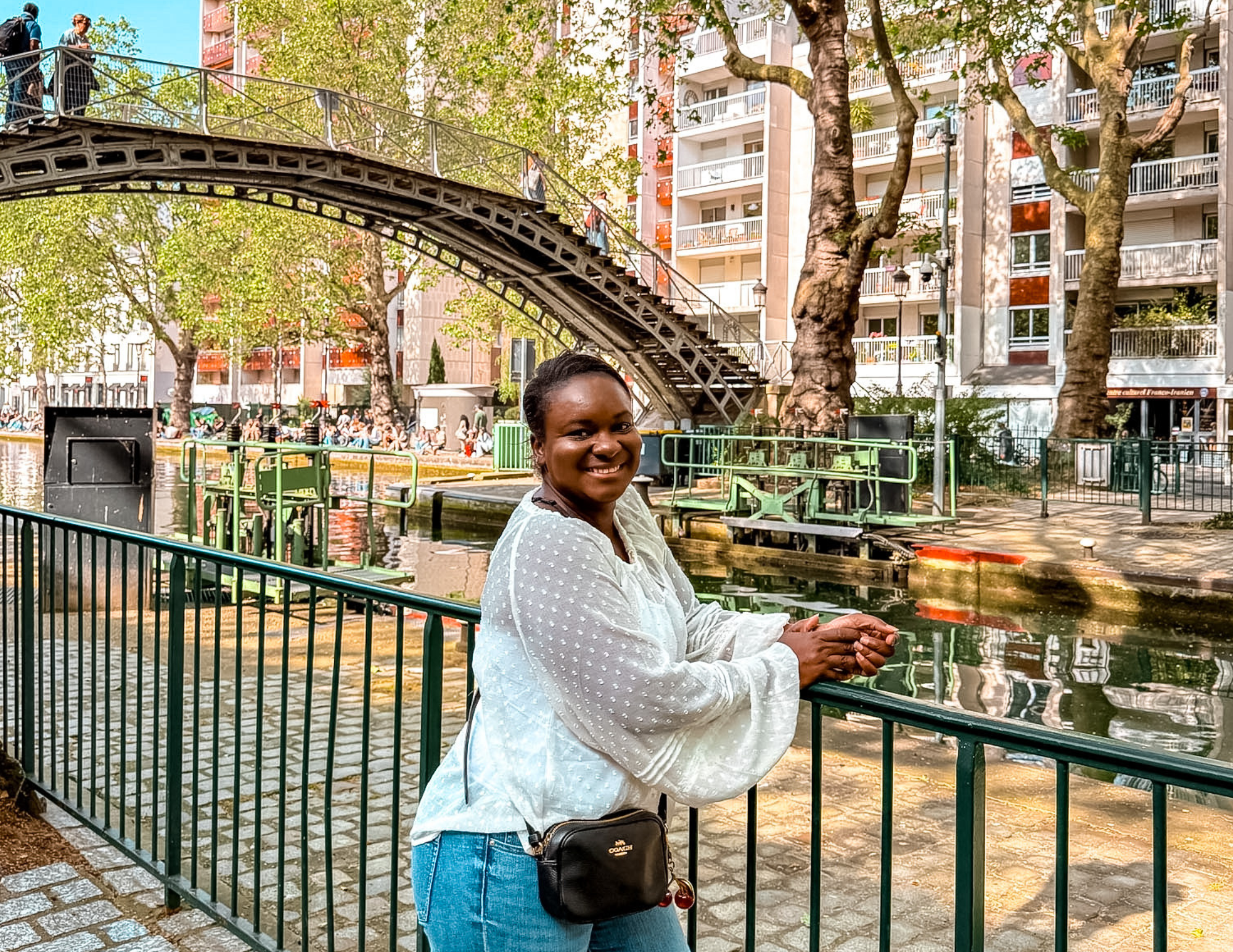 Paris Travel Guide (15).png